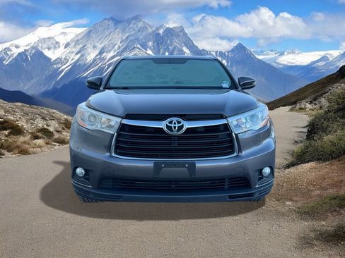 Used 2014 Toyota Highlander XLE image 8