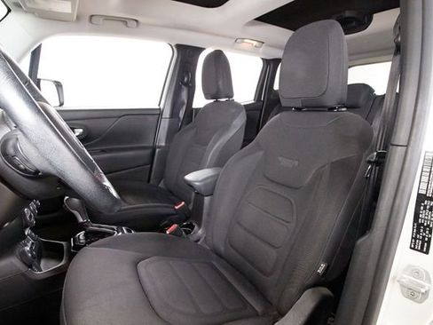 Used 2017 Jeep Renegade Altitude AWD/4WD image 19