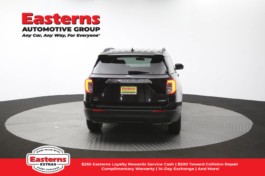 Used 2023 Ford Explorer XLT AWD/4WD image 39