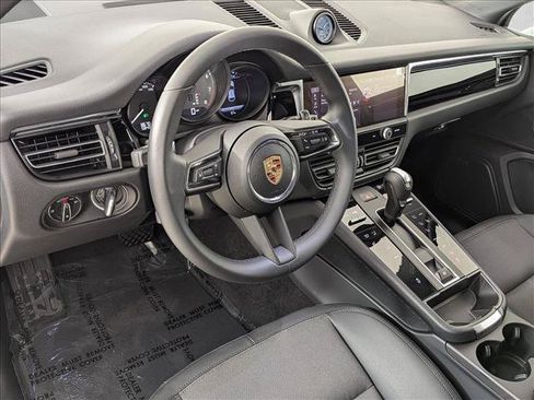 Used 2025 Porsche Macan AWD/4WD image 4