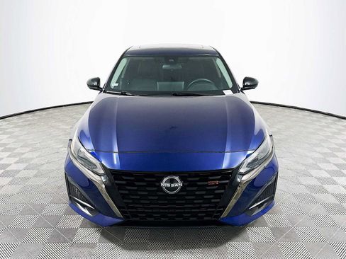 Used 2023 Nissan Altima 2.0 SR FWD image 2