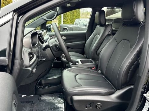 New 2026 Chrysler Pacifica Select image 20