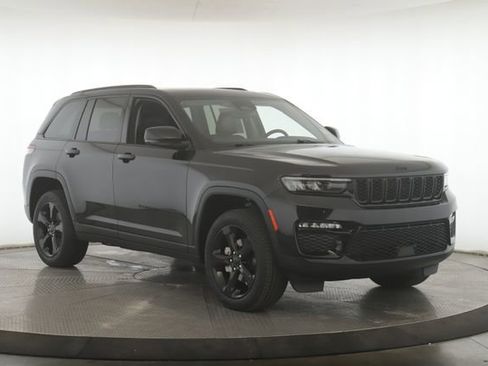 Used 2023 Jeep Grand Cherokee Limited w/ Black Appearance Package image 2