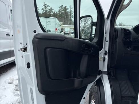 Used 2025 RAM ProMaster 2500 w/ Convenience Group image 23