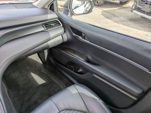 Used 2021 Toyota Camry SE image 16