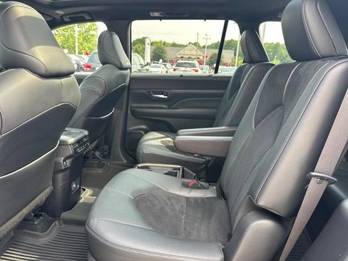 Used 2024 Toyota Grand Highlander AWD Hybrid image 14