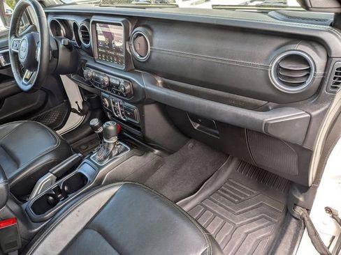 Used 2018 Jeep Wrangler Unlimited Sahara w/ Dual Top Group AWD/4WD image 31