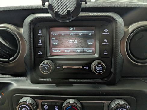 Used 2019 Jeep Wrangler Sport image 21
