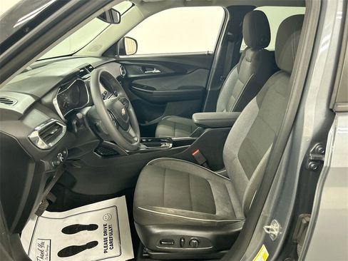 Used 2021 Chevrolet TrailBlazer LT w/ Convenience Package image 9