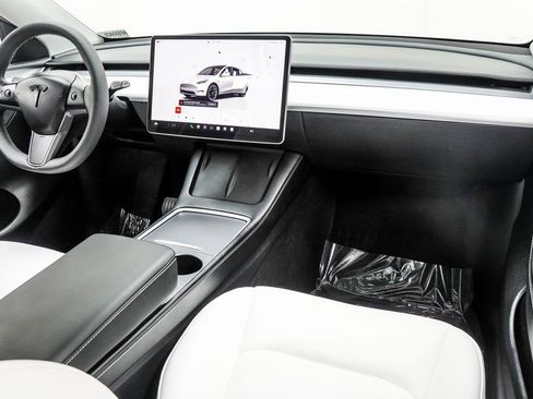 Used 2024 Tesla Model Y Long Range image 17