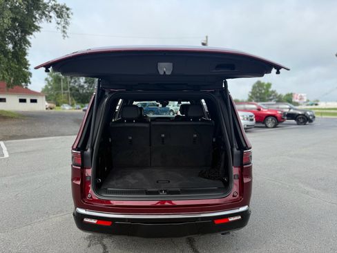 Used 2025 Jeep Wagoneer Series III AWD/4WD image 19