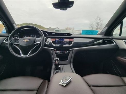 Used 2024 Cadillac XT6 Premium Luxury w/ Technology Package image 13