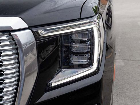 Used 2021 GMC Yukon Denali w/ Denali Premium Package AWD/4WD image 39