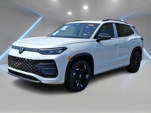 New 2026 Volkswagen Tiguan SE R-Line AWD/4WD image 2