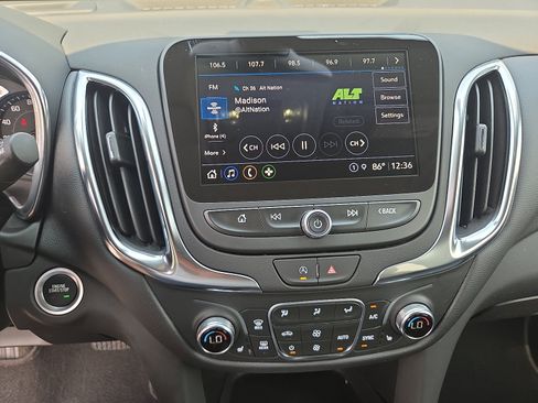 Used 2024 Chevrolet Equinox LT AWD/4WD image 25