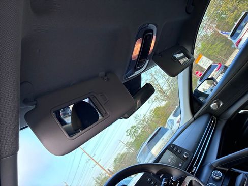 Used 2024 Hyundai Elantra SE image 40