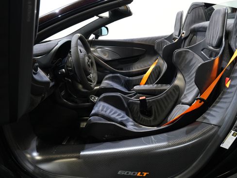 Used 2020 McLaren 600LT Spider RWD image 34
