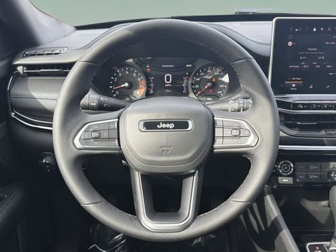 New 2026 Jeep Compass Latitude image 11