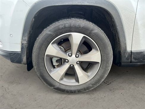 Used 2021 Jeep Cherokee Limited image 14