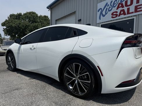 Used 2024 Toyota Prius XLE FWD image 11