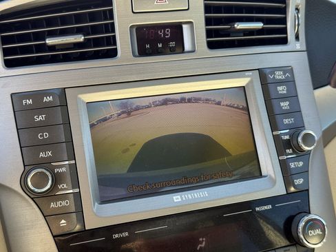 Used 2011 Toyota Avalon Limited image 21