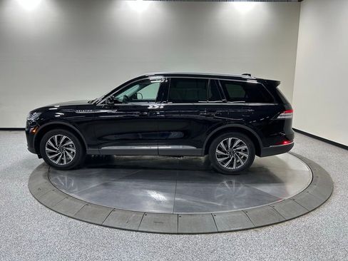 Certified 2025 Lincoln Aviator AWD image 9