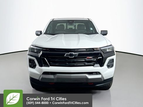 Used 2025 Chevrolet Colorado Z71 w/ Technology Package AWD/4WD image 4