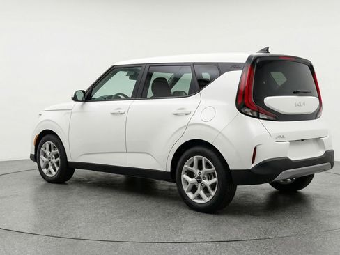 Used 2025 Kia Soul LX w/ LX Technology Package image 6