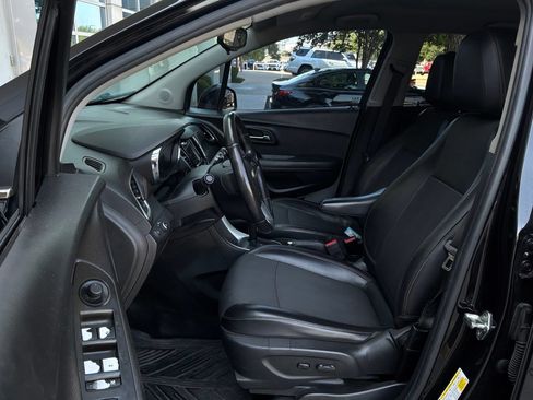 Used 2019 Chevrolet Trax LT w/ LT Convenience Package FWD image 10