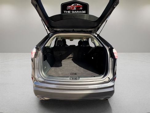 Used 2019 Ford Edge SE image 33