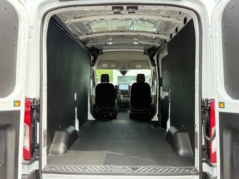 New 2026 Ford Transit 250 148 Medium Roof w/ Load Area Protection Package RWD image 34