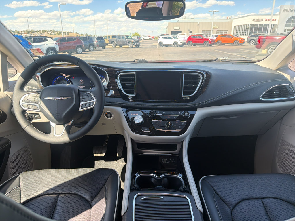 Certified 2024 Chrysler Pacifica Limited AWD/4WD image 19