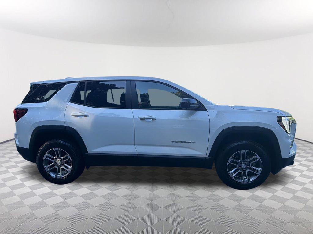 Used 2026 GMC Terrain Elevation w/ Technology Package II FWD image 4