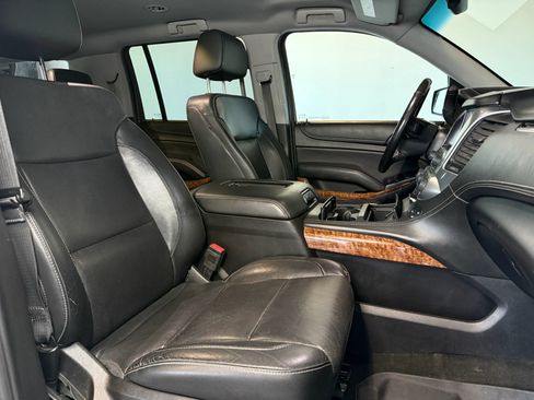 Used 2018 Chevrolet Suburban Premier AWD/4WD image 35
