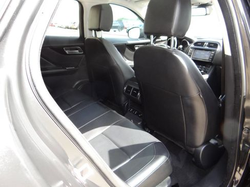 Used 2017 Jaguar F-PACE Premium image 27