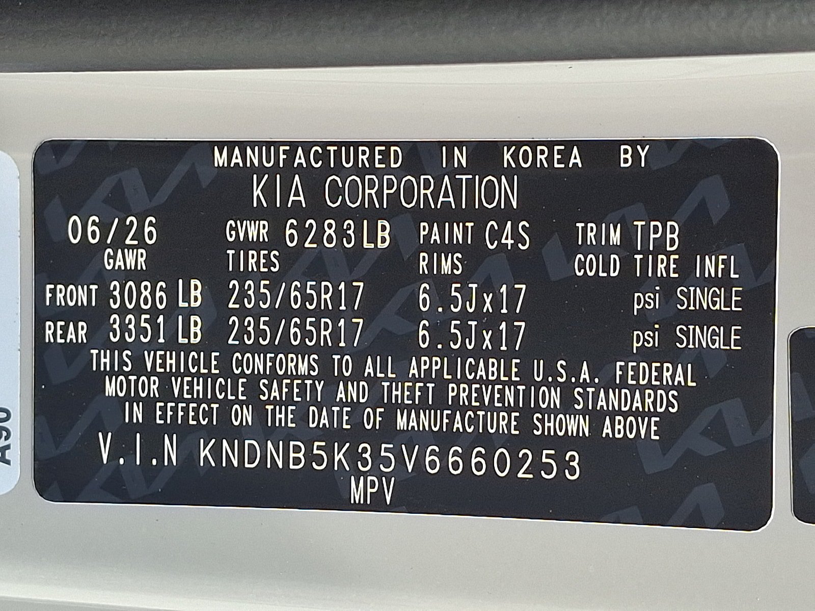 New 2027 Kia Carnival FWD image 18