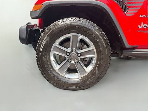 Used 2022 Jeep Wrangler Unlimited Sahara w/ LED Lighting Group AWD/4WD image 31