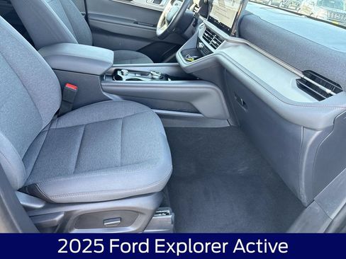 Used 2025 Ford Explorer Active AWD/4WD image 13