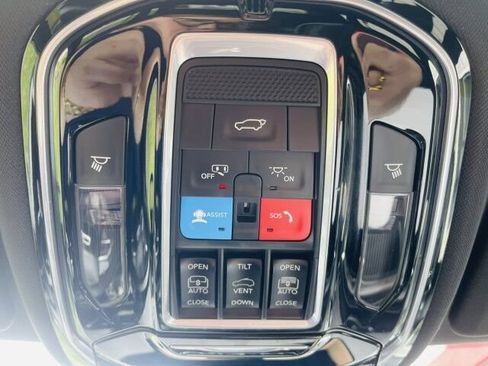 Used 2022 Jeep Grand Cherokee L Overland w/ Advanced Protech Group III AWD/4WD image 36