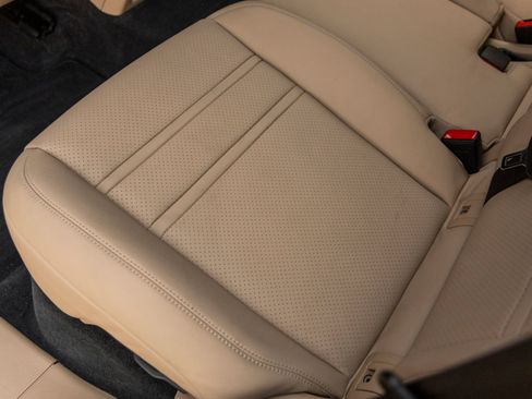 Certified 2023 Porsche Cayenne AWD/4WD image 35