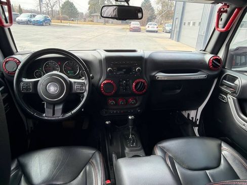 Used 2017 Jeep Wrangler Unlimited Sahara w/ Dual Top Group AWD/4WD image 9
