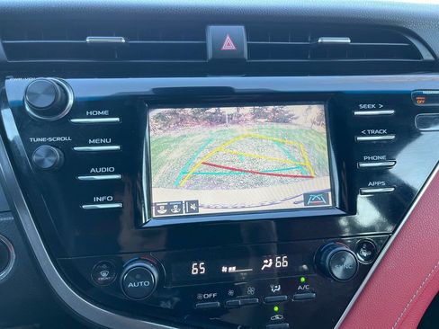 Used 2018 Toyota Camry XSE FWD image 11