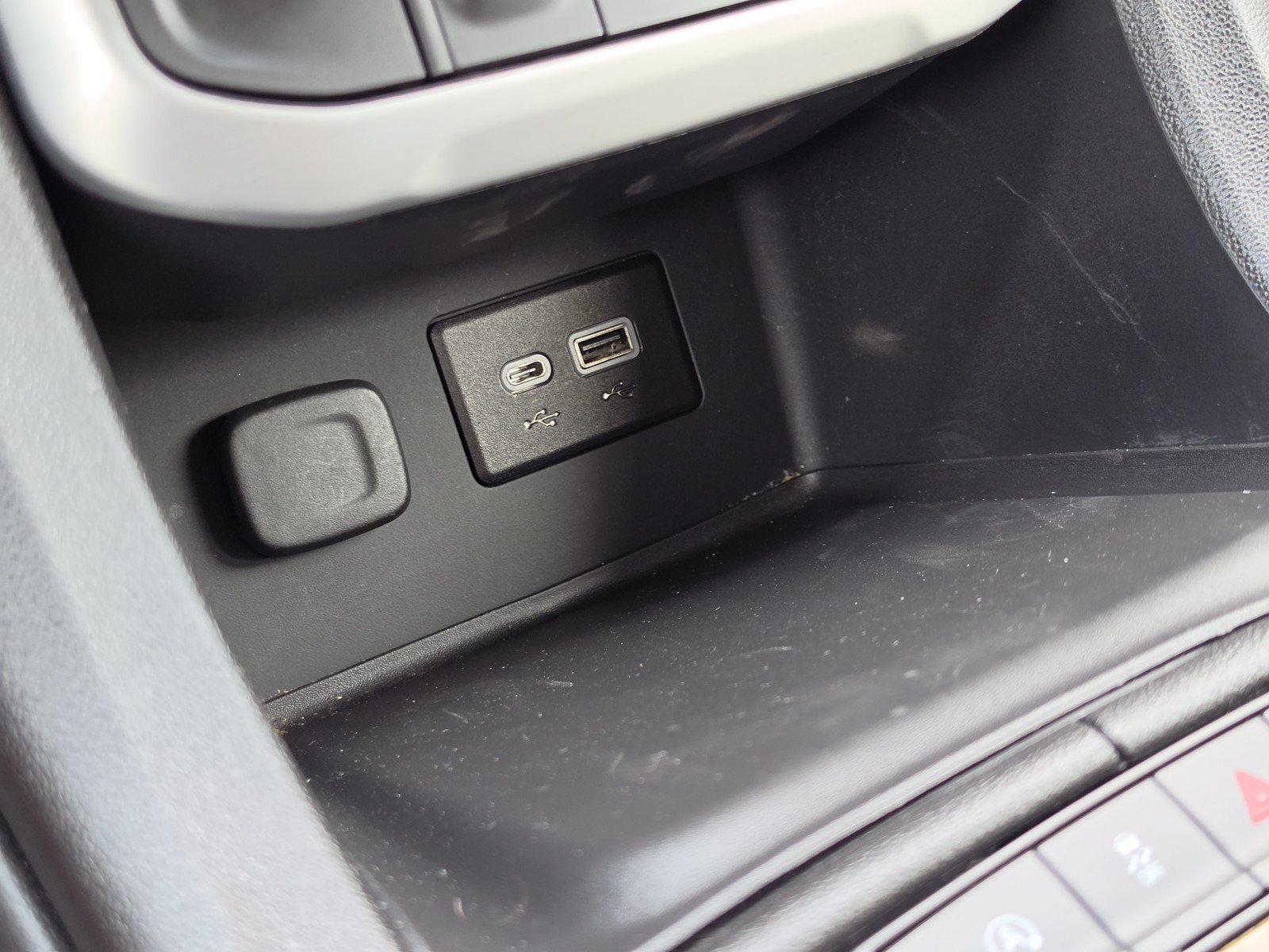 Used 2023 GMC Acadia SLE w/ Driver Convenience Package FWD image 30