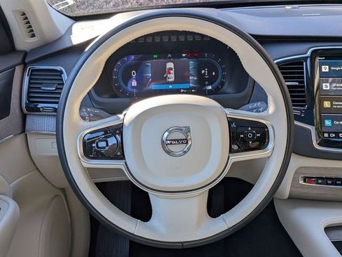 Used 2023 Volvo XC90 B6 Plus image 13