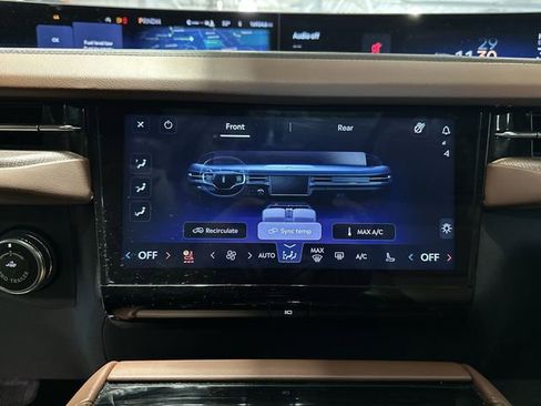 Used 2025 Lincoln Navigator L Reserve image 19