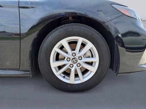 Used 2025 Toyota Camry LE image 9