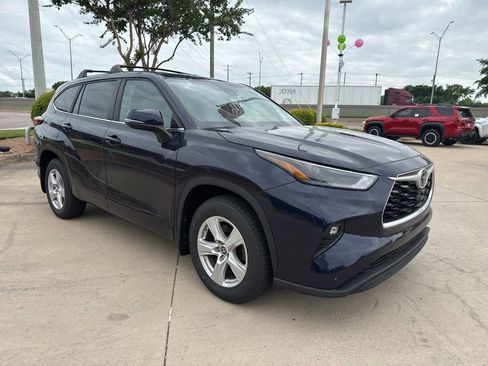 Used 2023 Toyota Highlander LE image 8