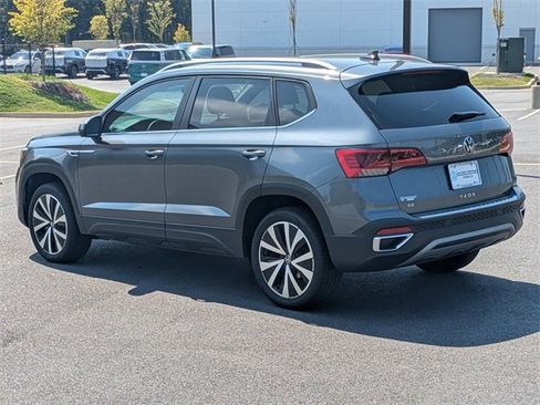 Used 2024 Volkswagen Taos SE image 6