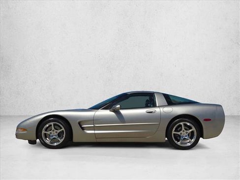 Used 2000 Chevrolet Corvette Coupe w/ Roof Pkg RWD image 11
