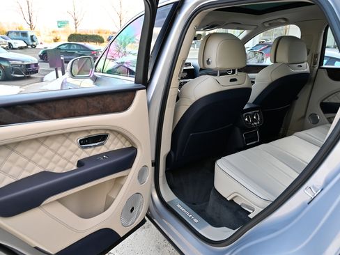 Used 2022 Bentley Bentayga image 35